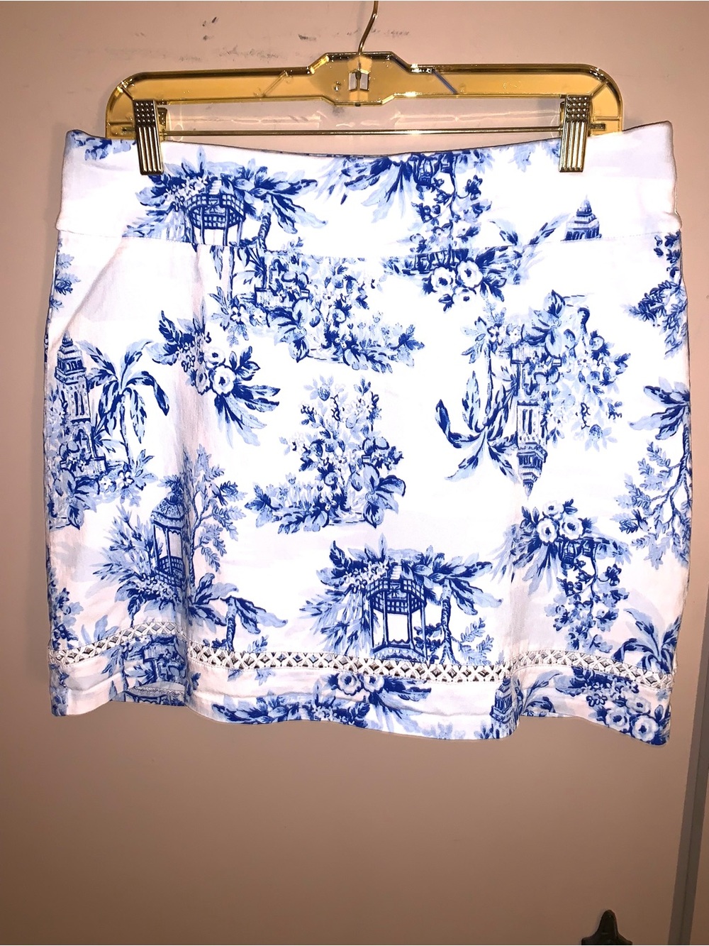 crown & ivy White and Blue Toile Print Mini Skirt - Picture 5 of 6